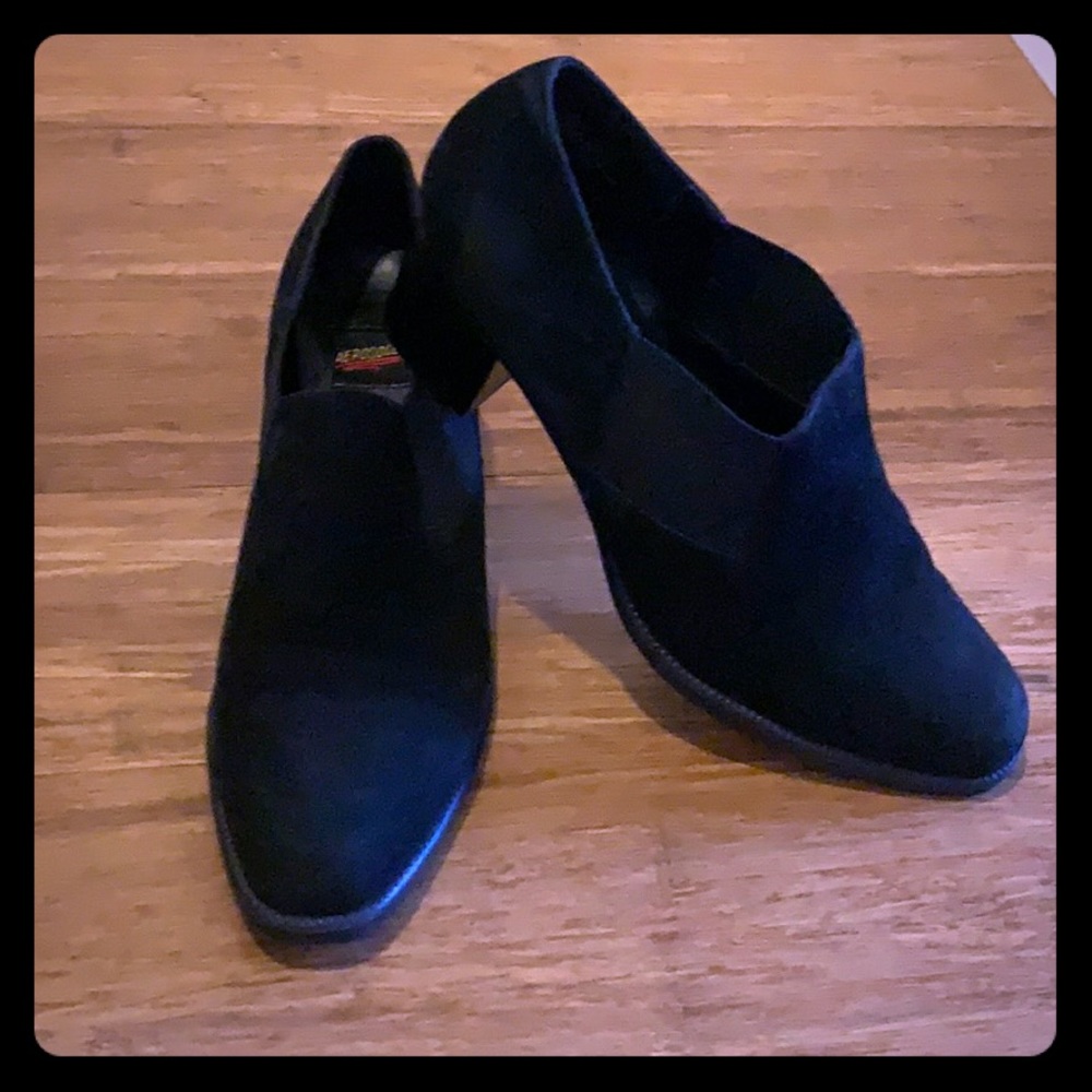 Aerosoles black suede shoes